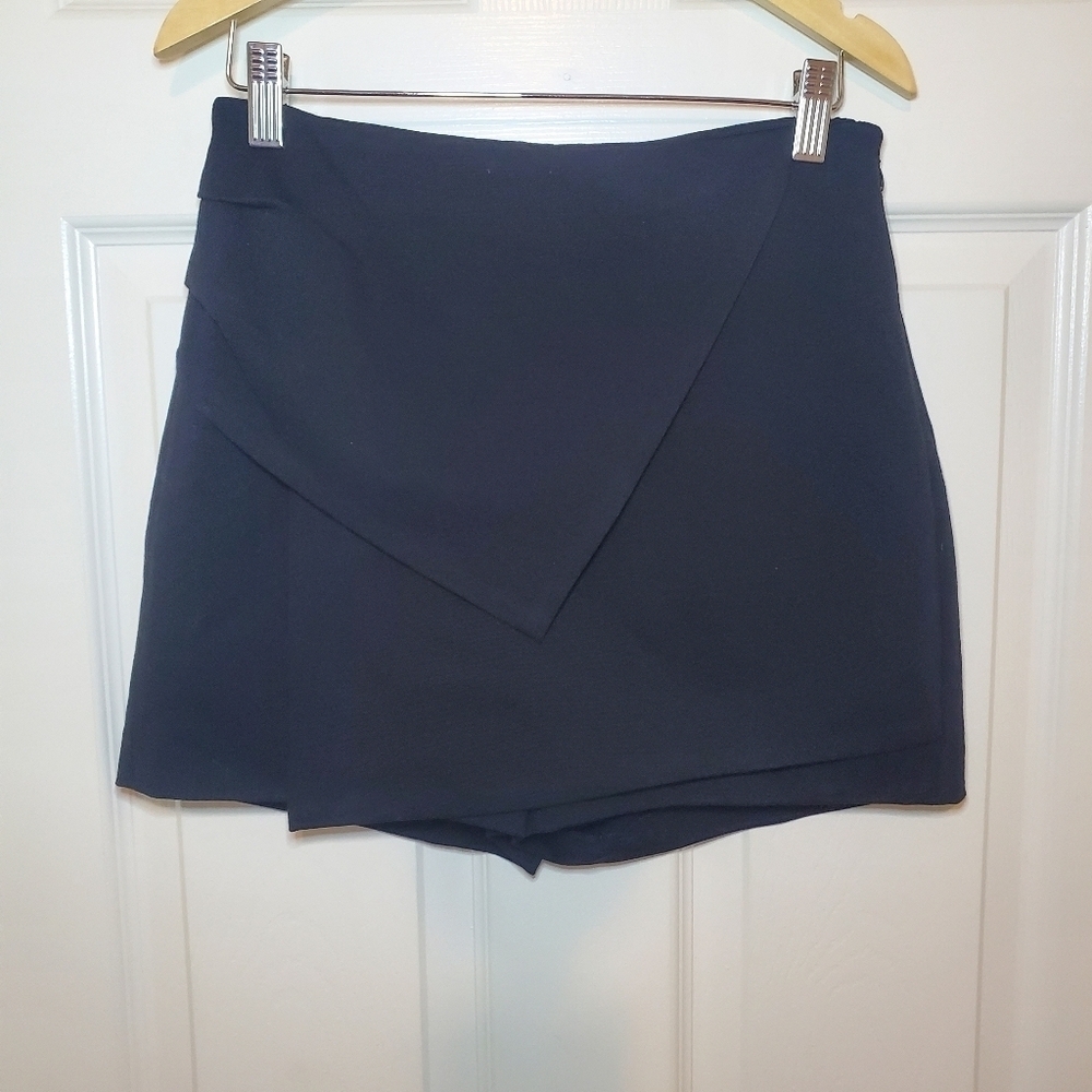 WHBM Black Skort size 2 NWT Ponte